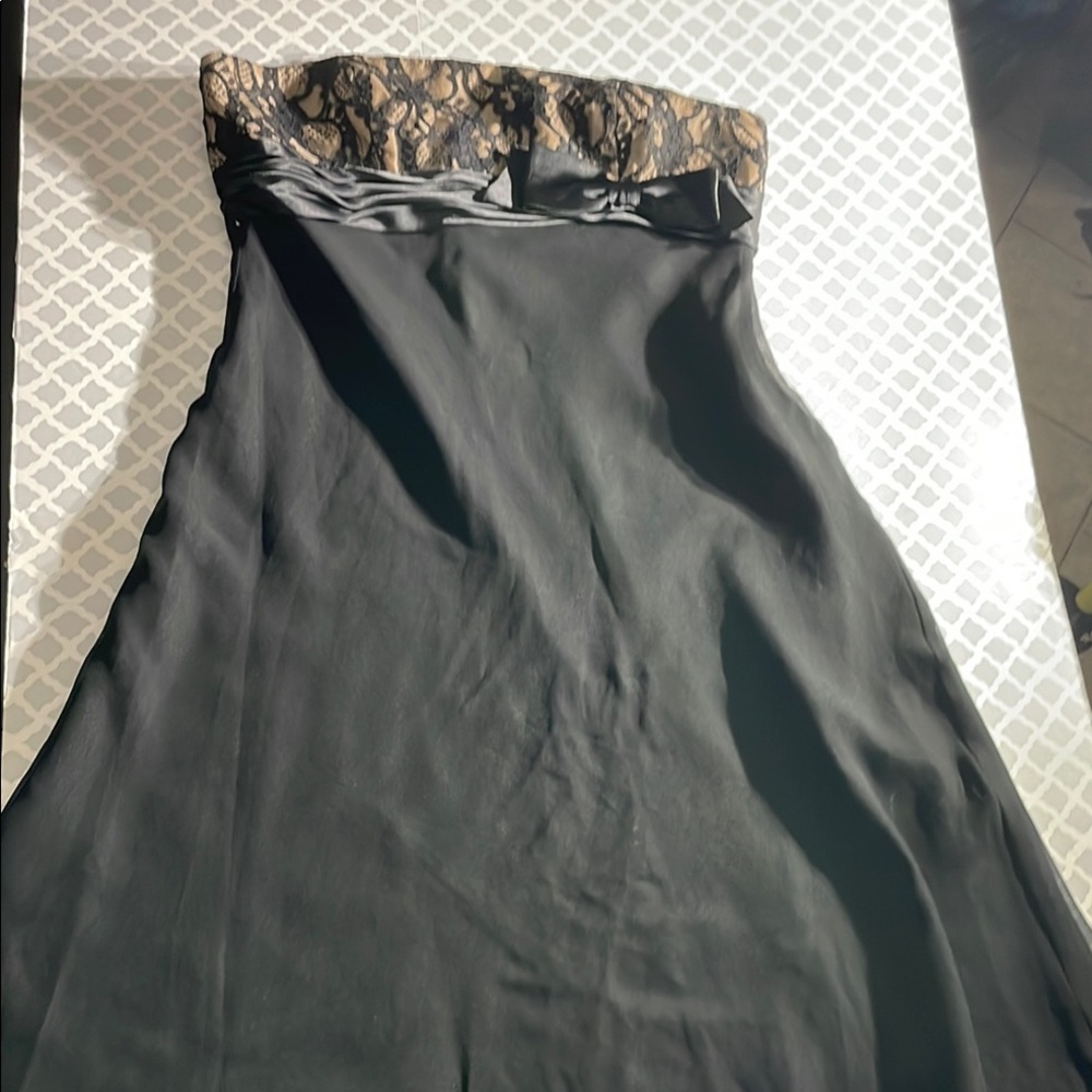Elegant Black Strapless Dress with Lace Detail